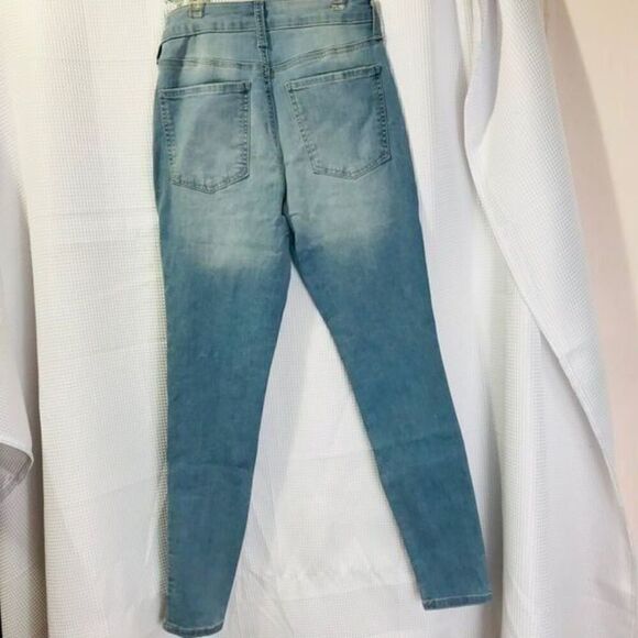 So Curvy Jegging Jeans  3/26w.  0363 - Picture 3 of 6